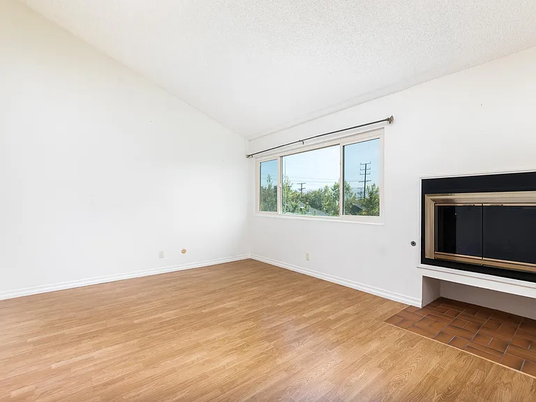 12416 Magnolia Blvd #9 — Photo 10