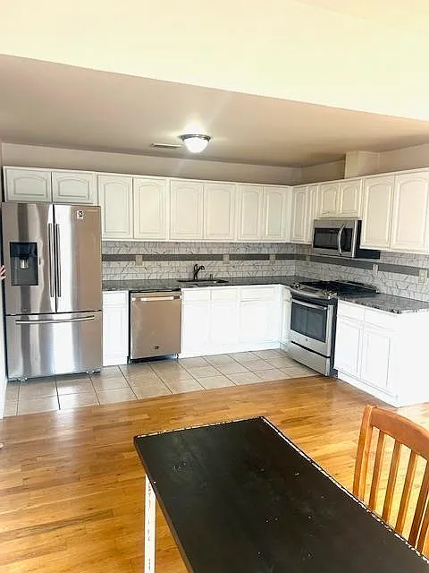 3 bed, 2.0 bath, $3,200 — Photo 2