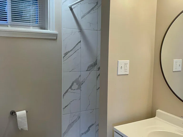 Full bath on the lower floor