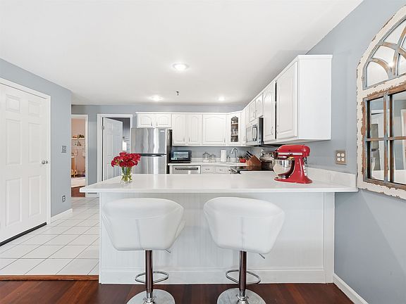 5th image of 84 Monroe St APT 3