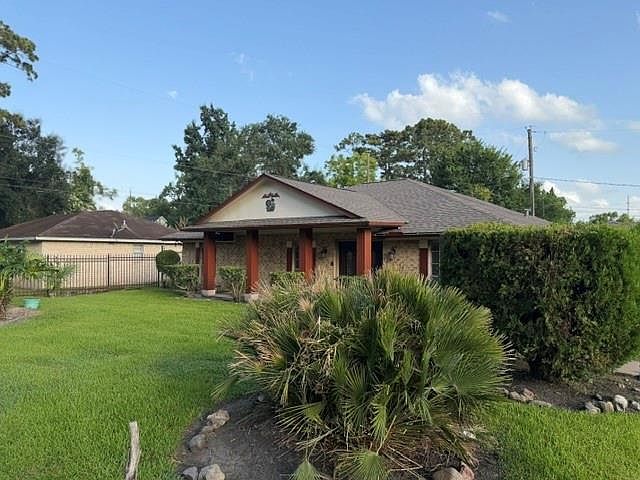 2nd image of 2314 Verhalen Ave