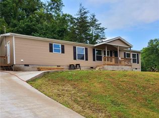 104 Sycamore Ln, Hurricane, WV 25526