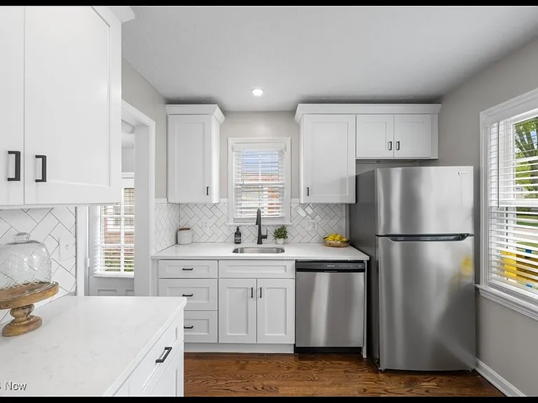 574 Huntmere Dr — Photo 15