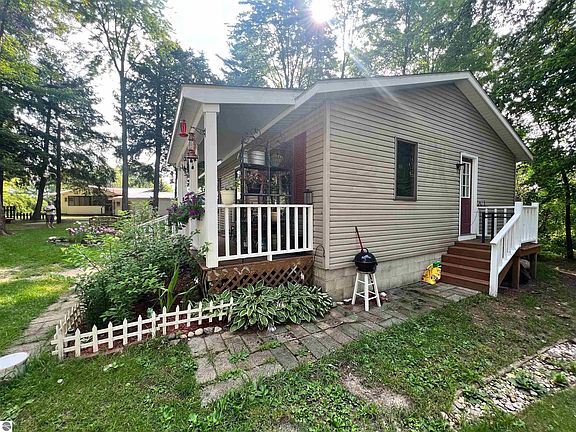 4th image of 154 White Birch Ln