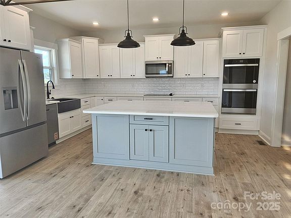 2nd image of 1270 Coppergate Dr