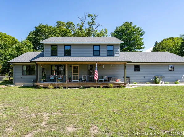 939 S Mears Ave, Whitehall, MI 49461