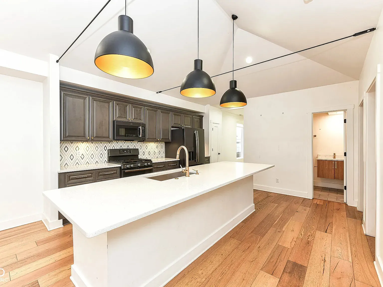 3 bed, $2,600 — Photo 4