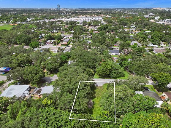3rd image of 4958 SW 28th Avenue