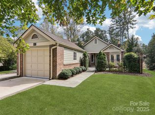 102 Glenbrook Dr, Hendersonville, NC 28739