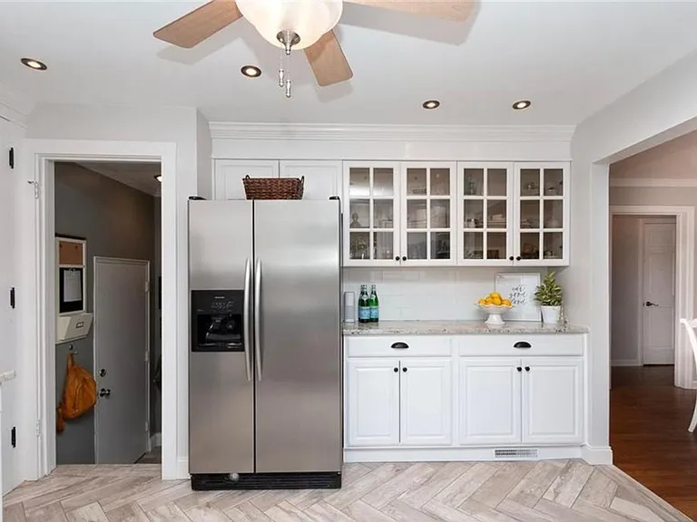 256 Castle Dr — Photo 11