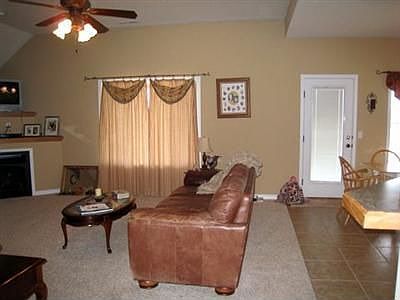 5th image of 210 N Finch Ct