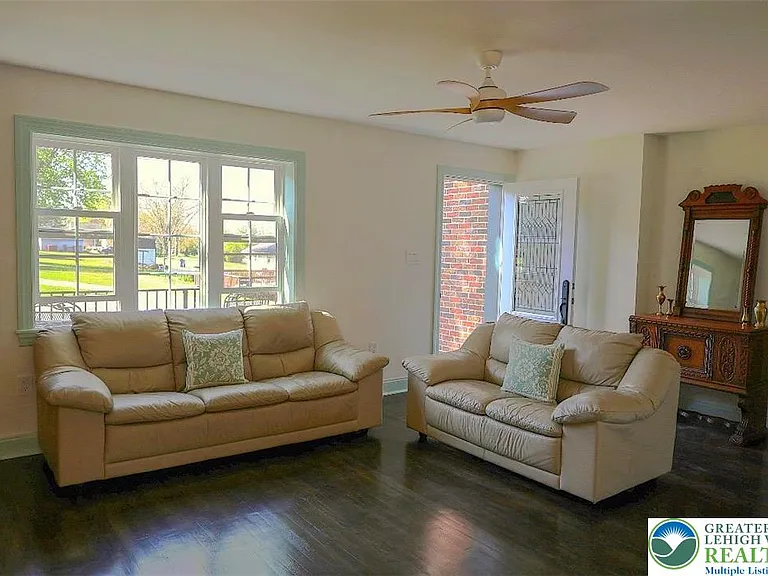 1601 Lieb Rd — Photo 3