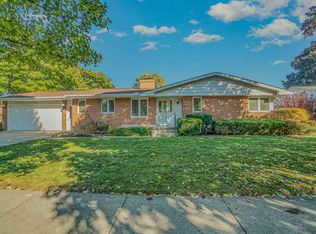 403 Virginia Dr, Essexville, MI