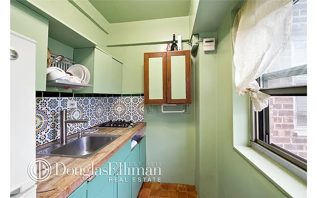 Sold by Douglas Elliman | media 12