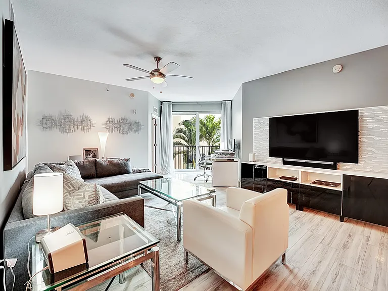 235 NE 1st St #413 — Photo 7