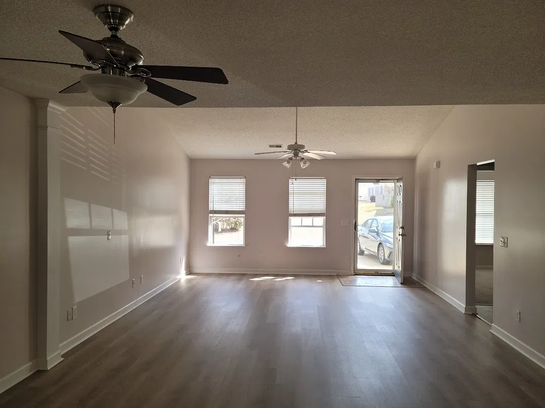 3 bed, 1435 sqft, $1,800 — Photo 2