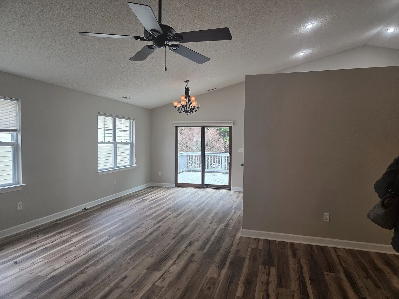 50 Clear Creekside Dr — Photo 4