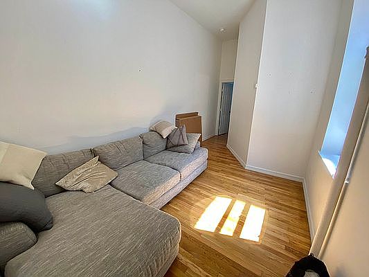 3rd image of 31 Bank St APT 5W