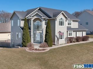 1015 SE Pinecrest Cir, Waukee, IA 50263