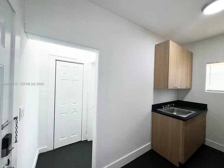 1631 NW 3rd St #5 — Photo 8