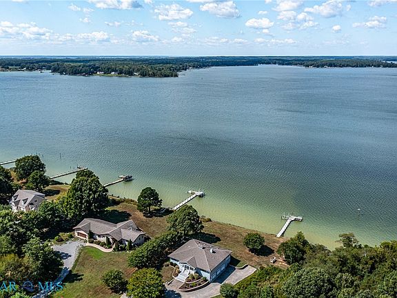 4th image of 924 Indiantown Rd