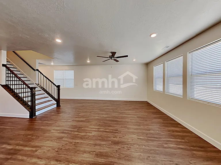 1192 N Wagon Way — Photo 4