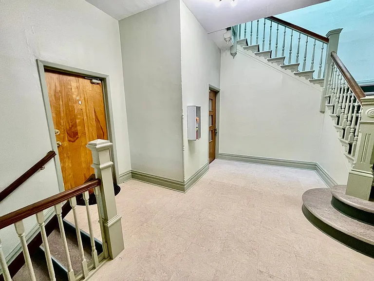 425 Walnut Street (Full Service) — Photo 4