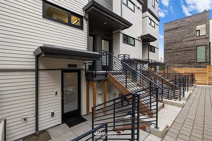 2617 Franklin Ave E #D — Photo 1