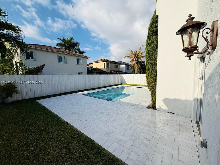 15858 SW 138th Ter — Photo 36