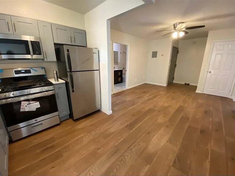 7326 Queens Midtown Expy #1 — Photo 1