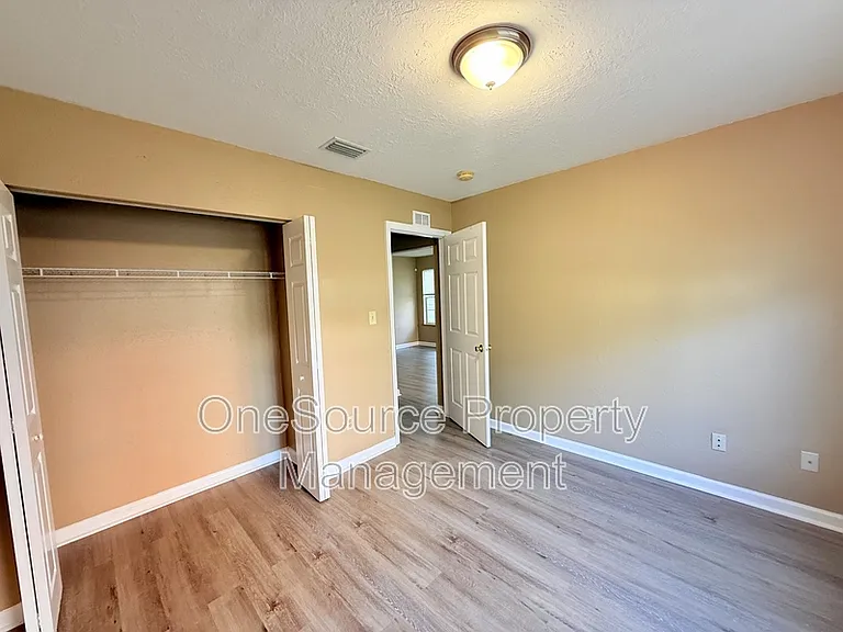 216 S Jackson St — Photo 6