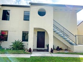 11304 Taft St, Pembroke Pines, FL