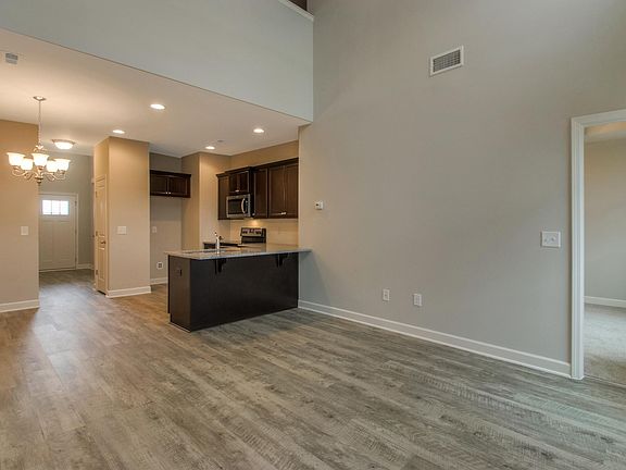 4th image of 1704 Lone Jack Ln