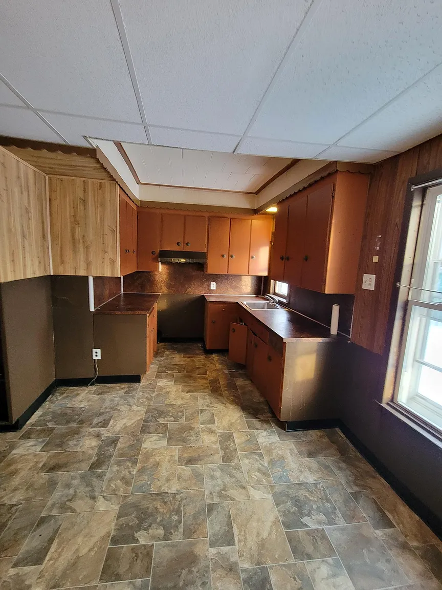 1361 Whitney Ave photo 1