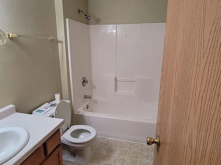 1013 Donald Ave SE — Photo 10