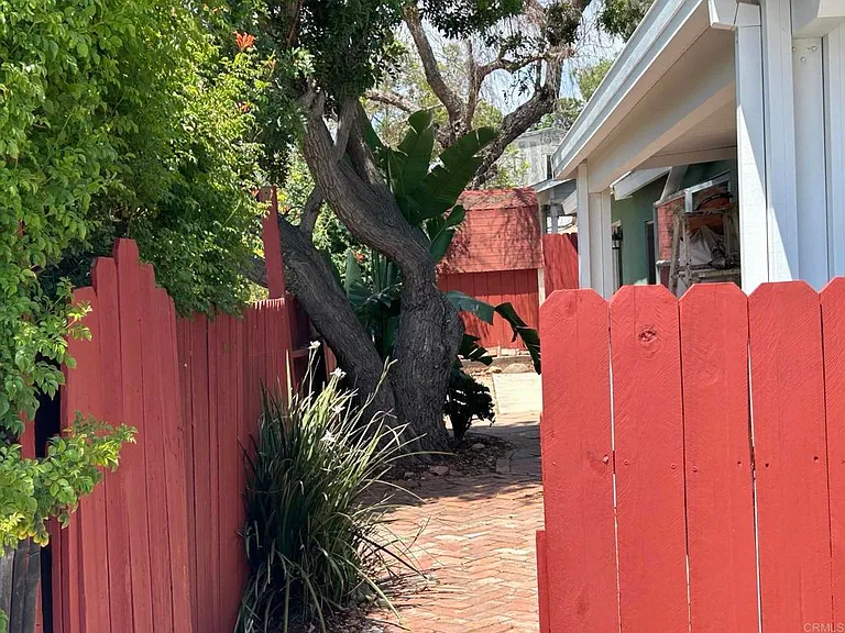 8621 Willow Ter — Photo 11