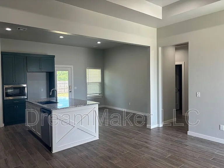 5381 Red Maple Ave — Photo 4