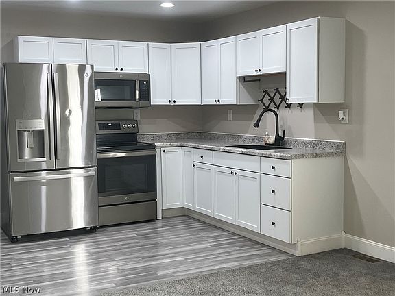 2nd image of 1905 Stewart Ave