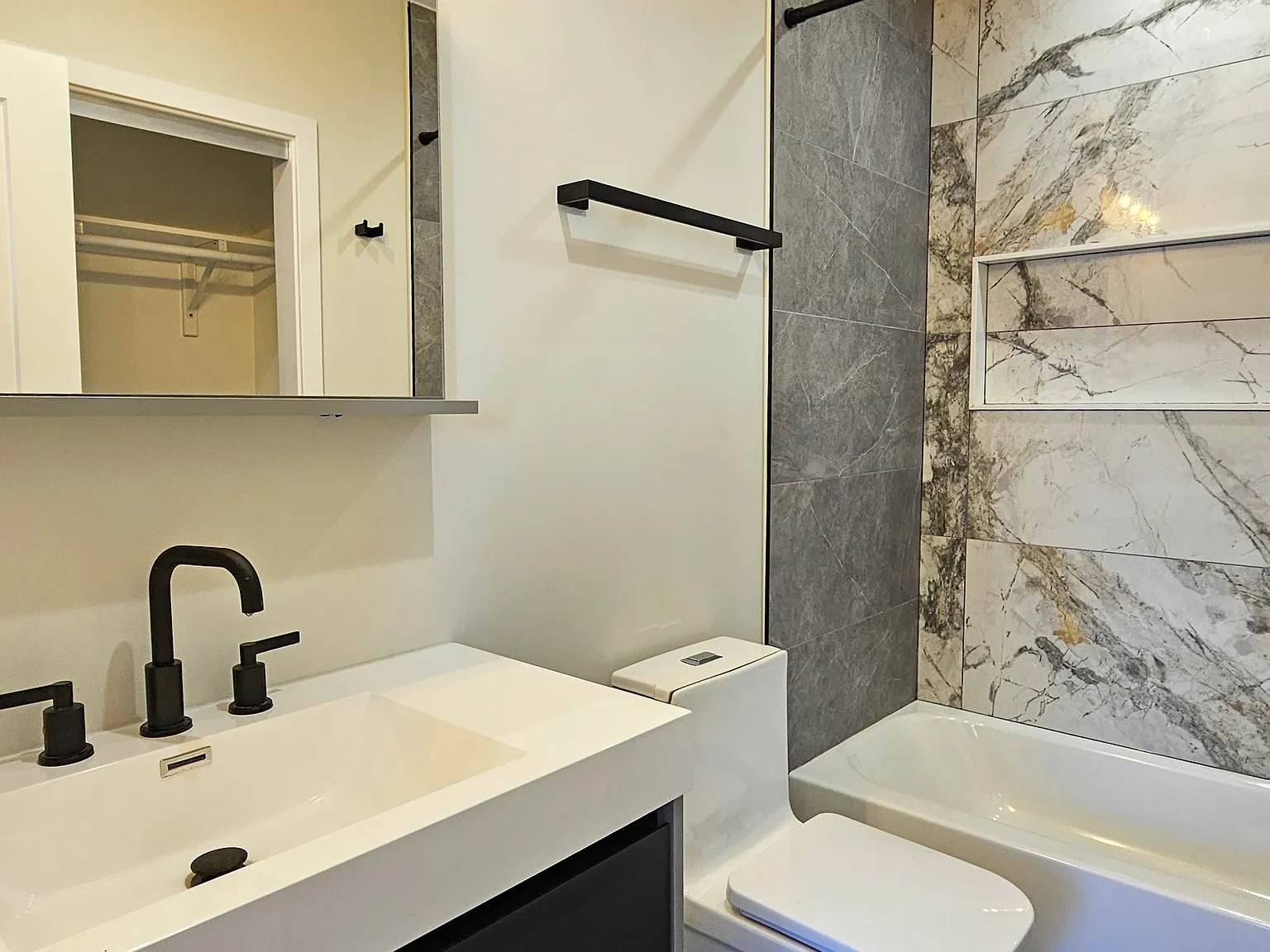 4 bed, 2400 sqft, $625 — Photo 4