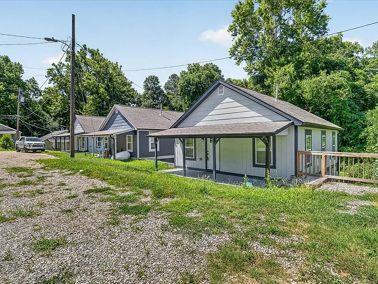 415 Spring Ct — Photo 1