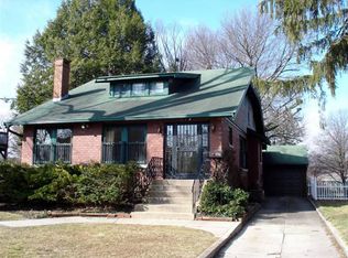 996 N Cedar St, Galesburg, IL 61401
