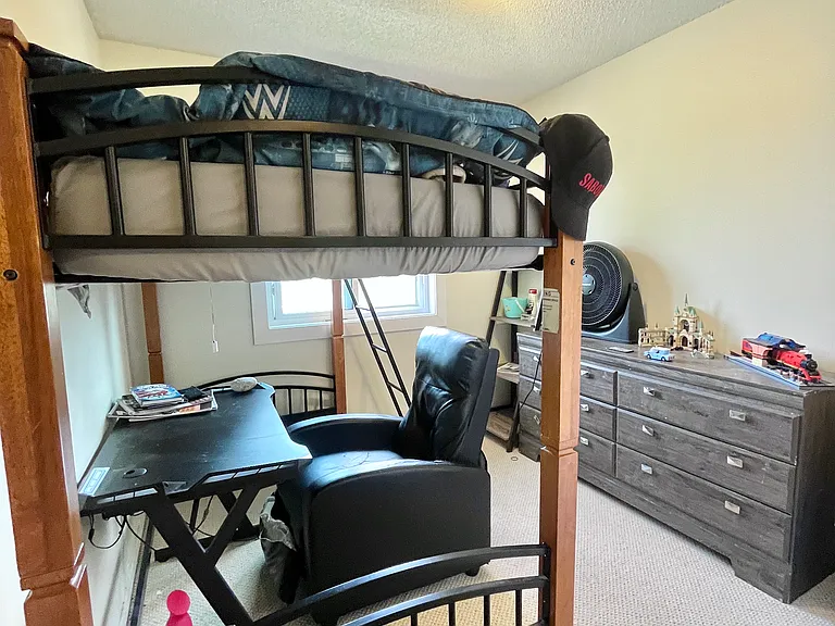 1033 Youville Dr W — Photo 23