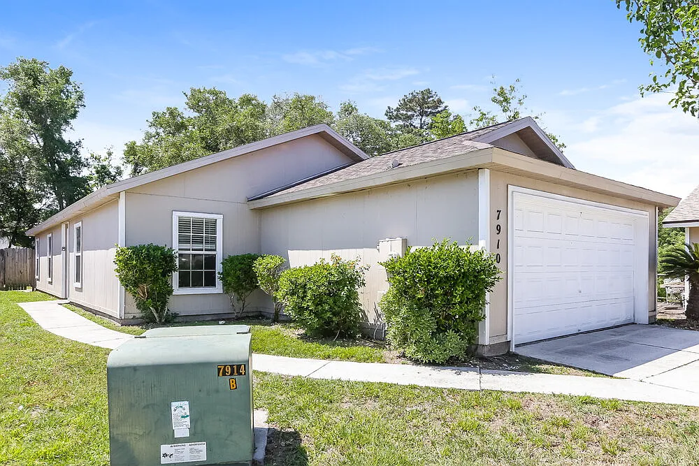 4 bed, 2.0 bath, 1468 sqft, $2,650 — Photo 3