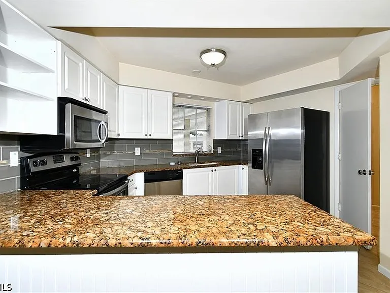 9 Park Lane Cir — Photo 8