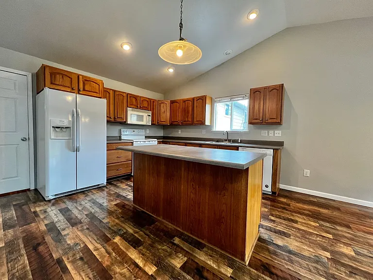 1065 S Edinburgh Dr — Photo 3