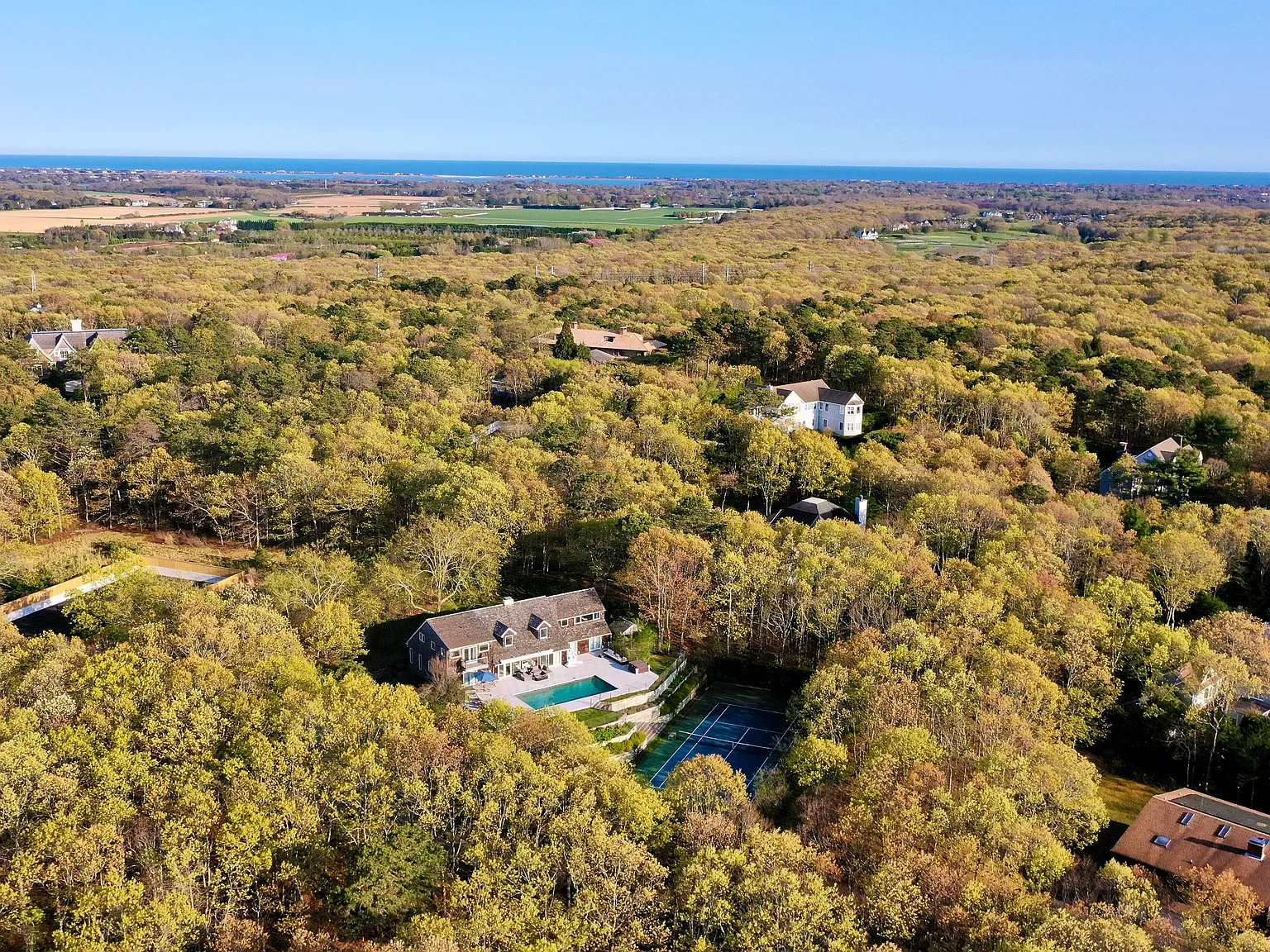 Water Mill Hilltop Estate with Tennis — Photo 2