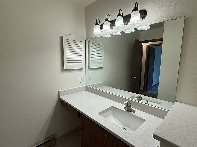 High Point Commons Apartments — Photo 29
