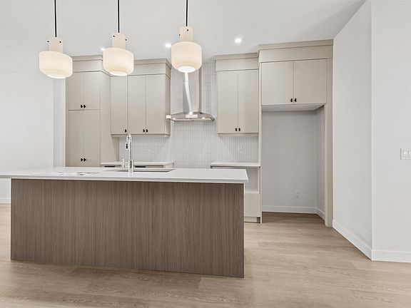 4th image of 284 Paterson Way SW
