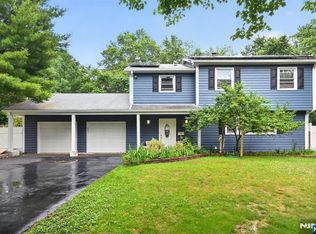 464 Tulane Ct, Paramus, NJ 07652