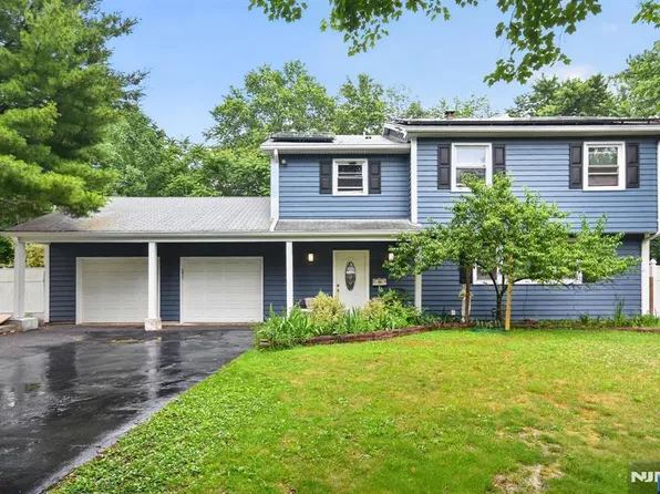 464 Tulane Ct, Paramus, NJ 07652